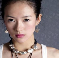 十种美眉必备化妆品