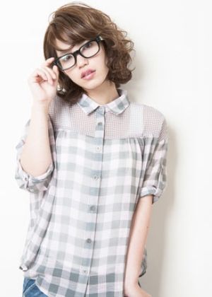 BOB短发“变”俏皮卷发