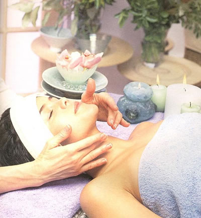 �и����Խ��е��沿��Ħ