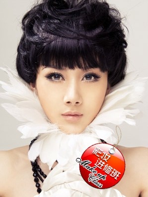 瞬间拥有妩媚眼神3招搞定