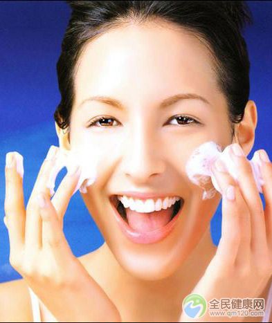 肌肤控油清凉度夏简单小方法