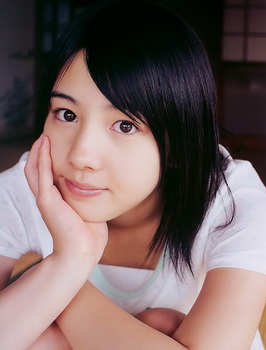 爱磨凳子的女孩