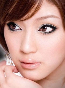 ��ô��ױ�������۾���ø�����ɫ