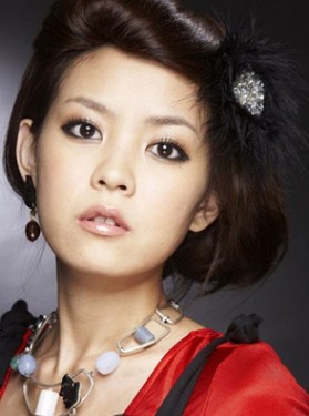 ��ô��ױ�������۾���ø�����ɫ