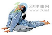 床上运动 四招塑形枕头操