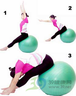 健身球瑜伽塑造修长美腿