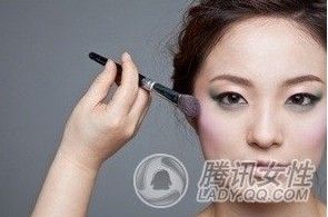 ���մ��Ϸ�ɫ����