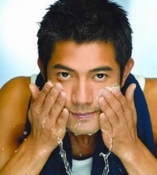 去痘印最有效的方法之男士护肤步骤