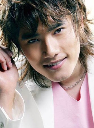 男士化妆技巧,打造自然顺眼的男生妆容