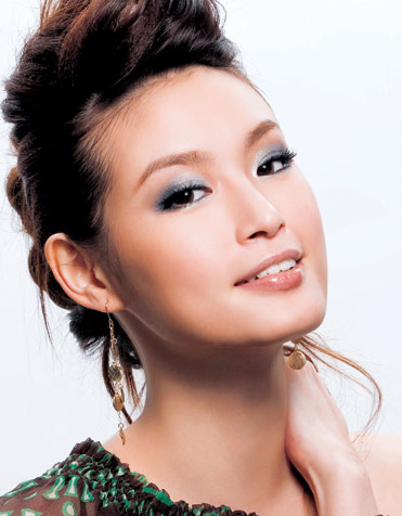 修饰大小眼的眼妆技巧