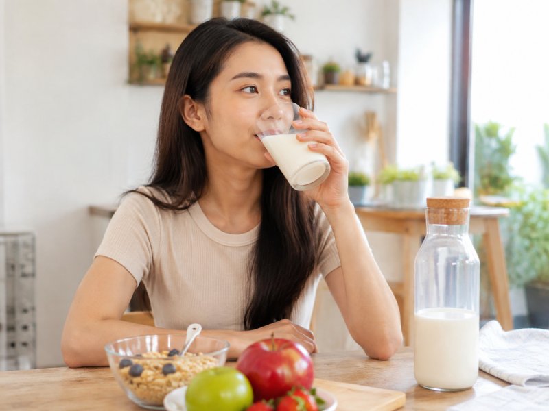 年轻人从什么时候开始喝牛奶预防骨质疏松症最合适?