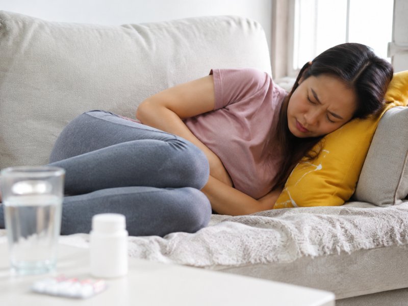 痛经时呕吐腹泻是什么原因，要不要去医院检查？