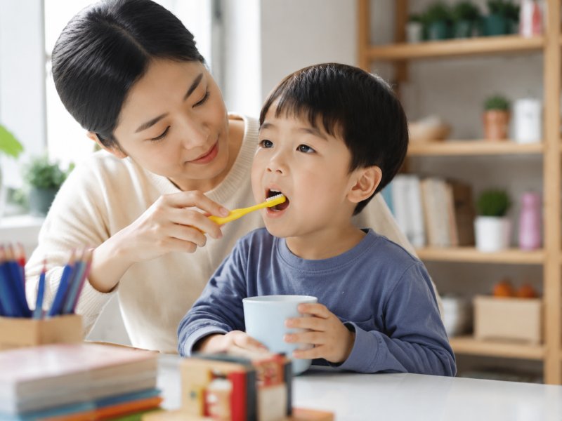 孩子啃玩具咬铅笔铅中毒风险有多大,能不能靠刷牙预防龋齿