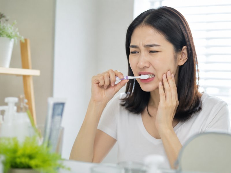 牙齿敏感要怎么治疗？日常刷牙能不能帮助缓解症状？
