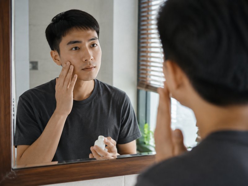 男士中性皮肤为什么夏天容易出油冬天变干用什么方法改善