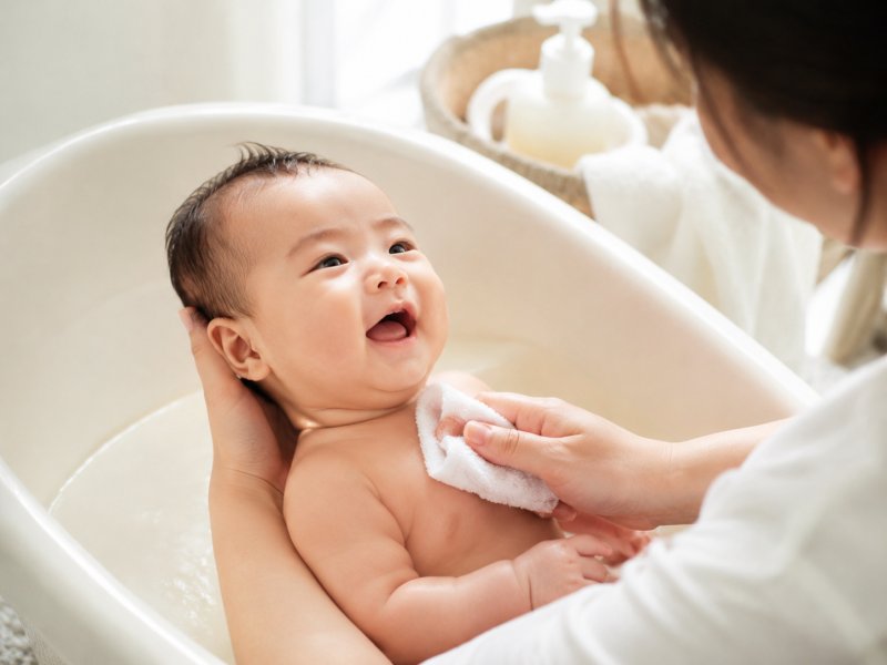 如何预防宝宝长奶癣？日常洗澡要注意什么？