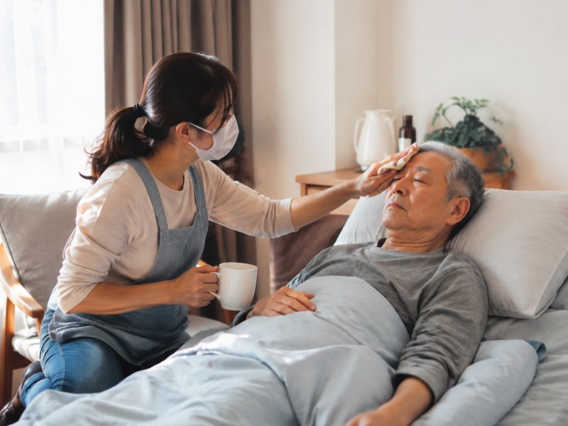 老人得了癌症，家人该怎么护理才不会影响自己健康