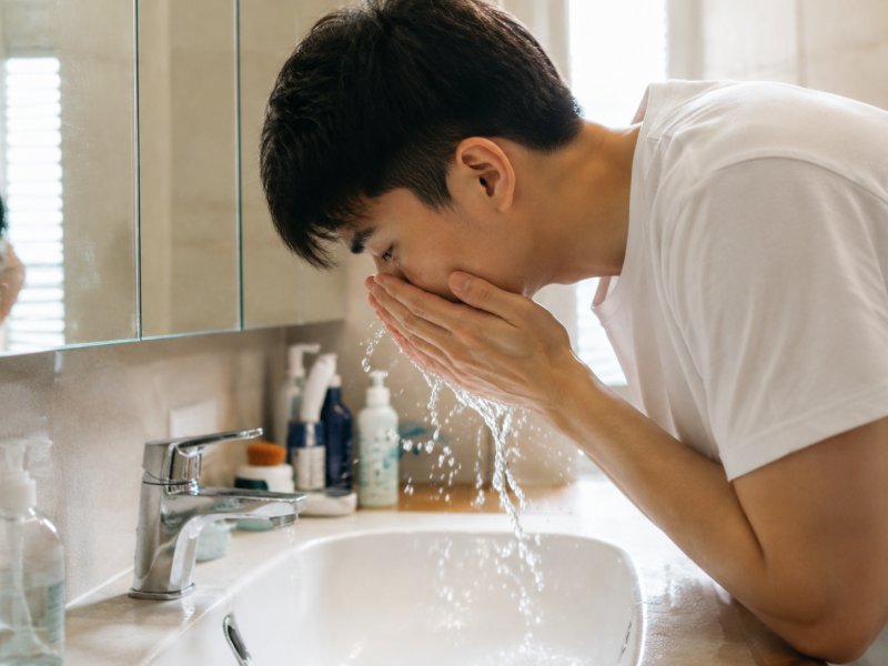油性皮肤怎么预防痤疮?每天洗脸多少次才合适?