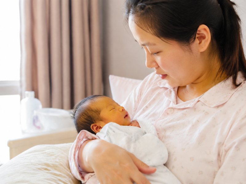 新生儿黄疸和生理性脱水有什么关系?宝宝小便少发黄要警惕这个原因