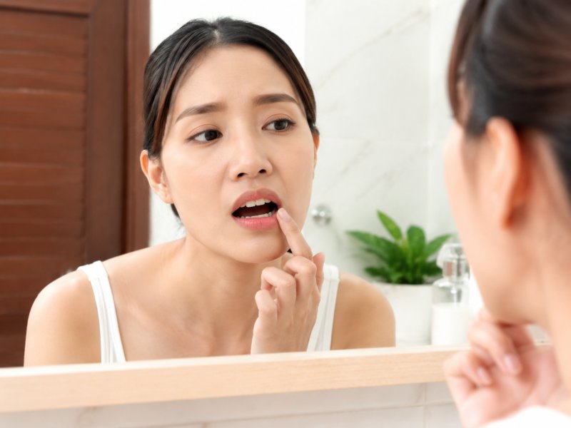 为什么牙齿上会突然出现黑点?是什么原因导致的