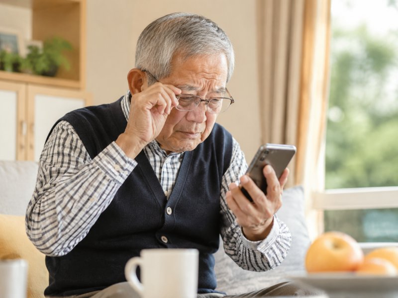 白内障导致视力模糊怎么办?什么时候需要去医院检查