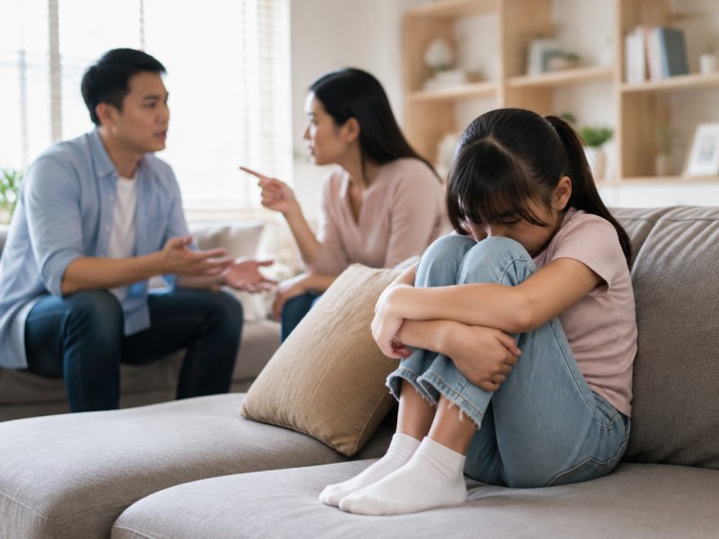 孩子被父母长期贬低后,会不会出现自卑和社交恐惧?