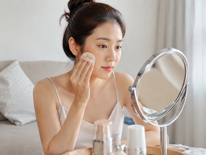 脸上总是卡粉起皮是什么原因？七步化妆法帮你解决