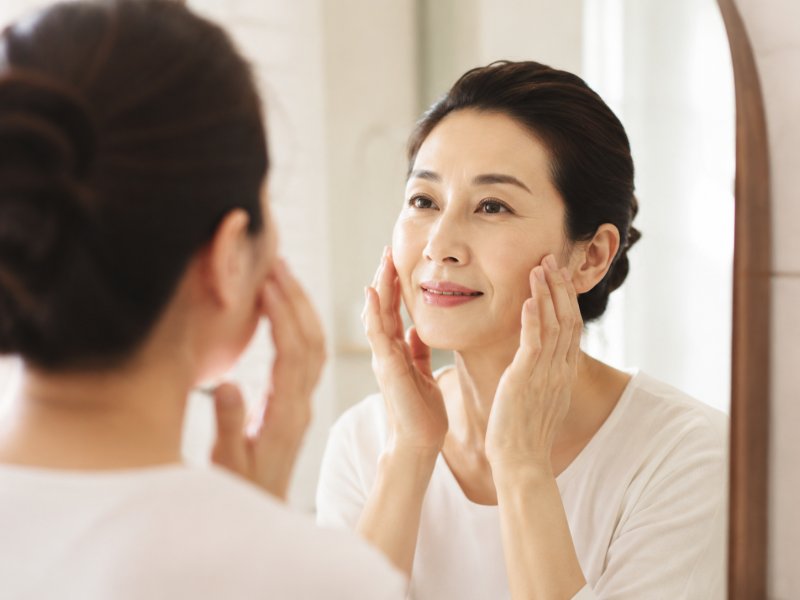 中年人如何预防脸部皱纹加深？日常护肤要注意什么？
