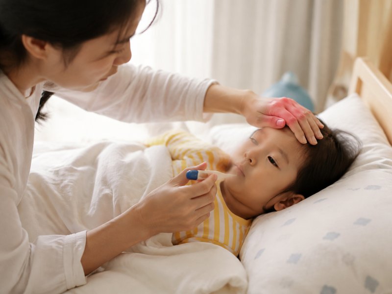 婴幼儿得了肺炎，治疗方法和学龄儿童是否一样？