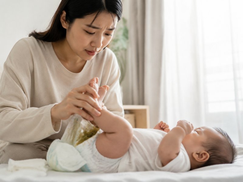 宝宝拉肚子有泡沫带酸味是什么原因？要不要马上去医院？