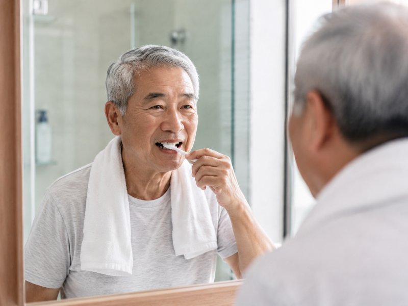 如何预防种植牙周围炎？日常维护要注意什么？
