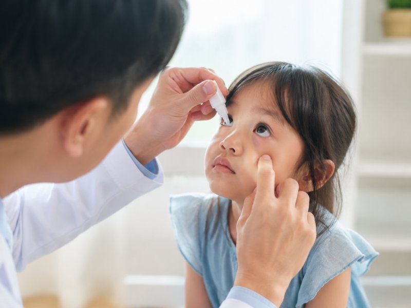 孩子眼睛发痒能不能用大人的眼药水？儿童用眼药水要注意什么