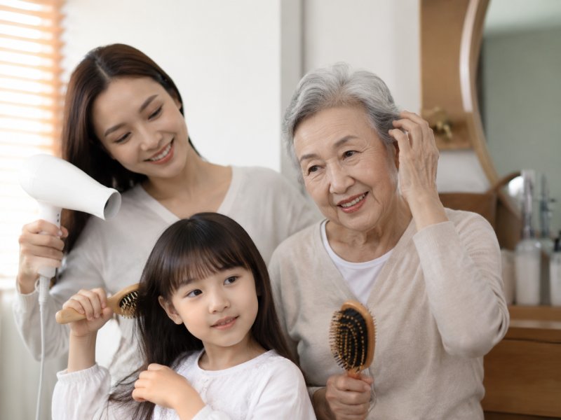 儿童和老人的护发重点有什么不同？日常护理要避开哪些坑