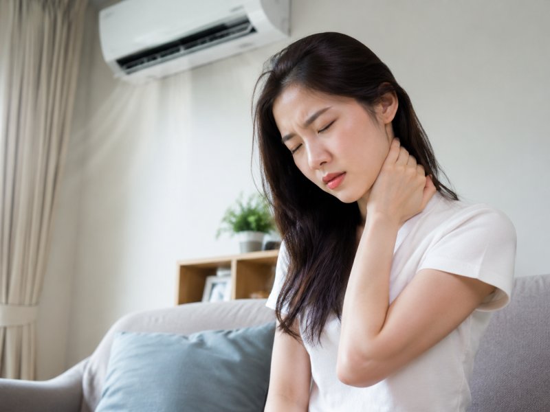 夏天一吹空调脖子就难受是什么原因,该怎么缓解