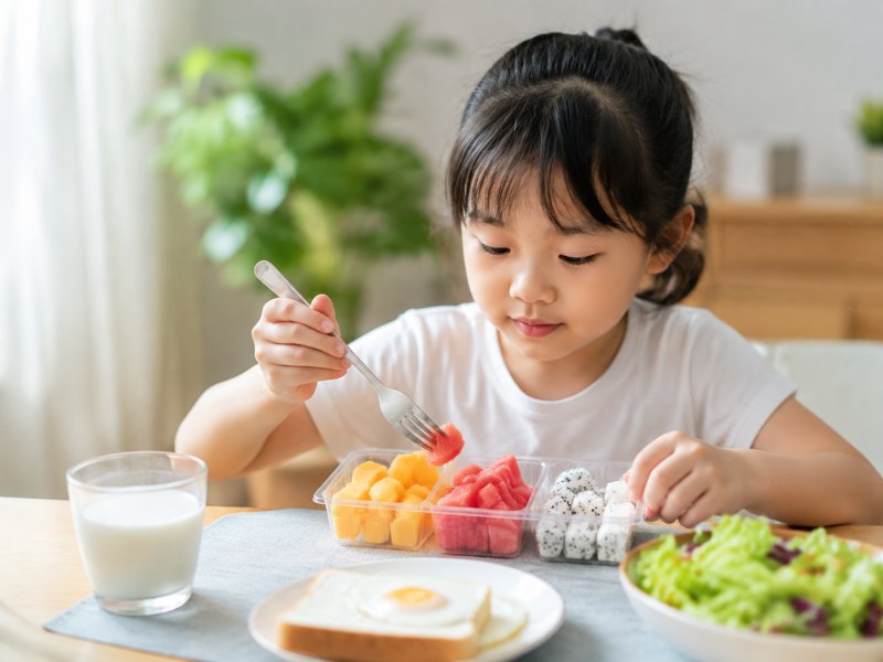 孩子爱吃切开盒装水果，怎么判断有没有泡过药水？家长必看