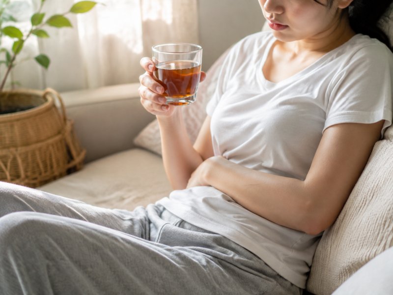 女性经期碰冷水后小腹发凉,喝生姜红糖水多久能缓解不舒服?