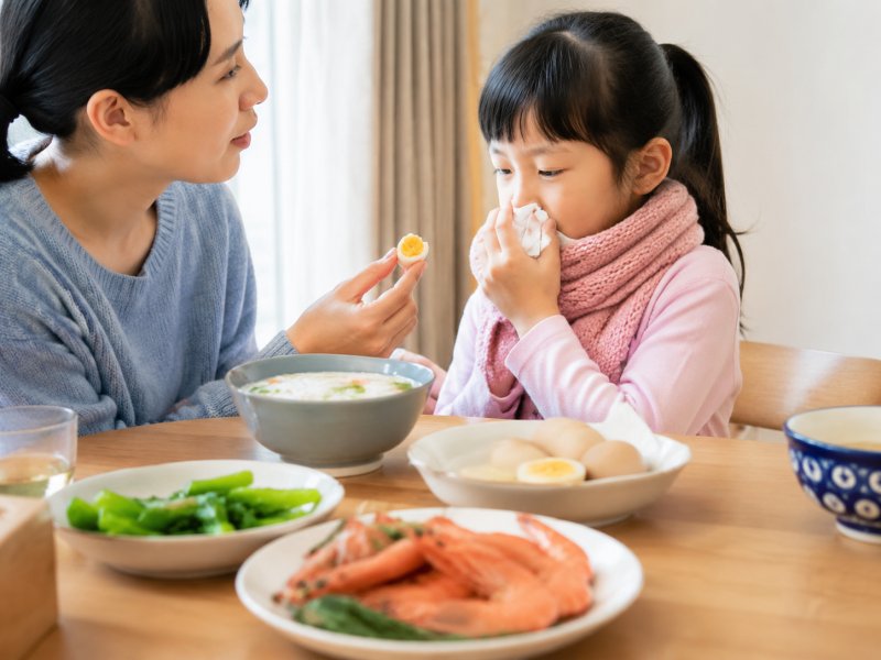 孩子咳嗽时能不能吃鸡蛋和海鲜,饮食上有没有真正要避开的东西